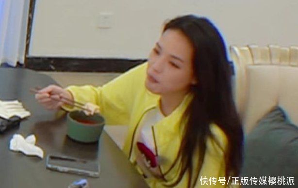 丁禹兮|趙露思大口吃肥肉不怕發(fā)胖，自曝曾吃蒜拍吻戲，害苦了對手男演員