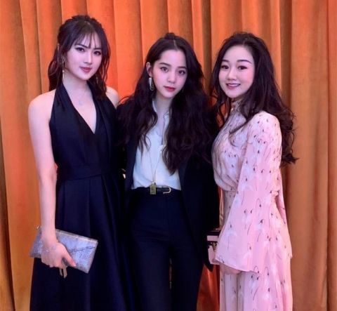 袁九兒|別再吐槽姚安娜了，“倒貼”著炒CP，自黑，為了紅，她真的很卑微