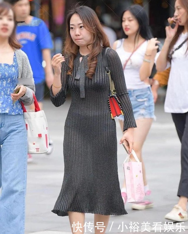 针织裙的问世,让瑜伽裤没地位了,穿裙子能修身还有优雅气质