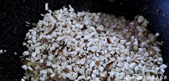 炸酱面怎么做美味呢厨师长教你技巧，做出来酱香浓郁特别好吃