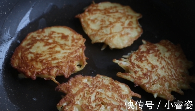 早餐|苹果加2个鸡蛋，8分钟做成早餐，又香又软，出锅馋到流口水，真香