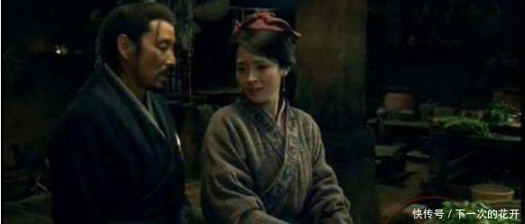 女儿|他年近40还单身,参加宴会时主人给他看了相,火速把女儿嫁给他!