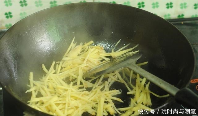 白酒最怕的“解药”就是它,每家每户都有,酒前吃不怕醉对肝很好