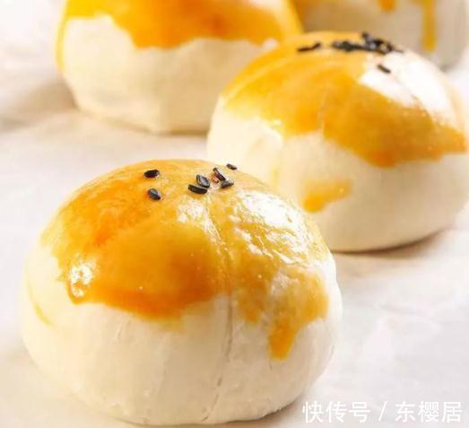 香酥可口的咸蛋黄酥,浓浓椰香,满口酥脆