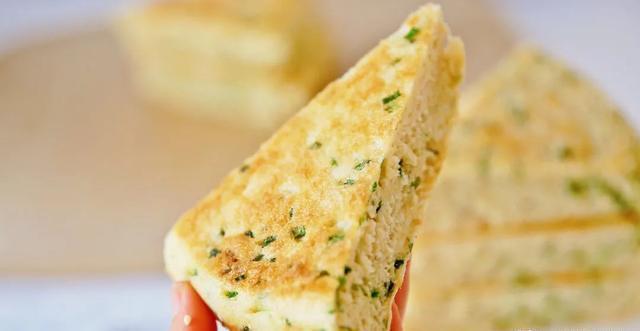 搅拌均匀|不揉面,不擀面,筷子搅一搅,5分钟烙出一大张饼,解决全家早餐