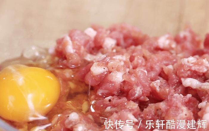 南瓜糯米饼|好吃又好看的南瓜肉末盅，营养丰富，美味又解馋，家人都喜欢