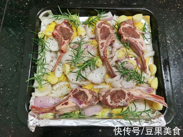 法式烤羊排|今晚花10分钟做好懒人法式烤羊排，明天便当就吃它