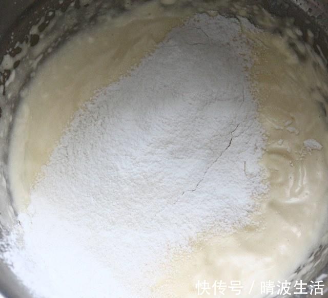 一款超颜值的甜甜圈蛋糕，一口能吃一个，绝对不夸张