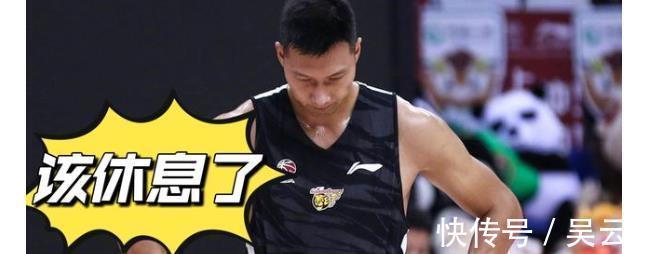 本賽季|廣東男籃與同曦比賽結(jié)束后，球迷向杜鋒提出建議：讓這3人休息吧