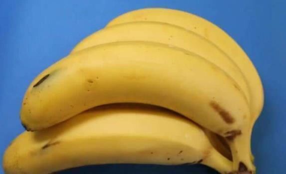香蕉不易保存,教你一招,放10天也不腐烂不发黑,赶紧试试