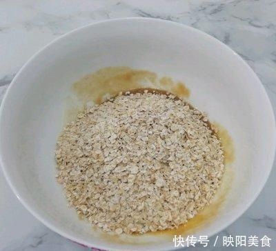 回味无穷的花生酱燕麦饼干来拯救你的胃