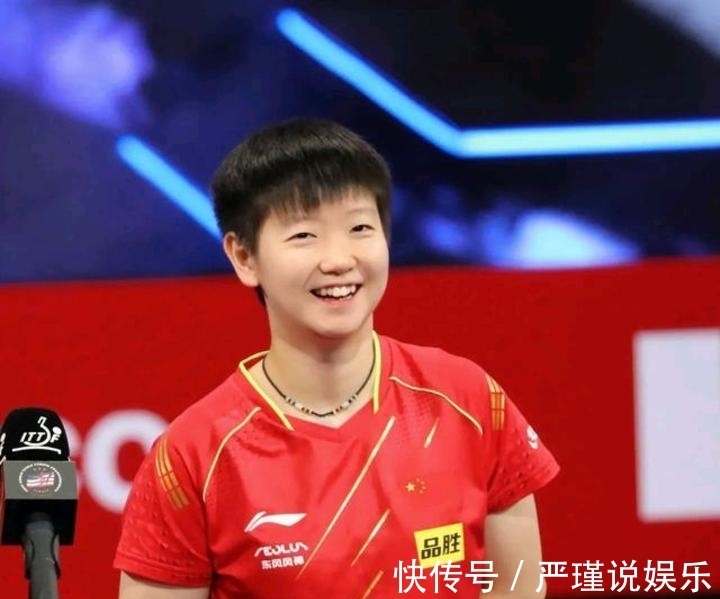 莎莎|女队里的唯一!莎莎连登两家权威杂志封面,被封为年度风云人物!