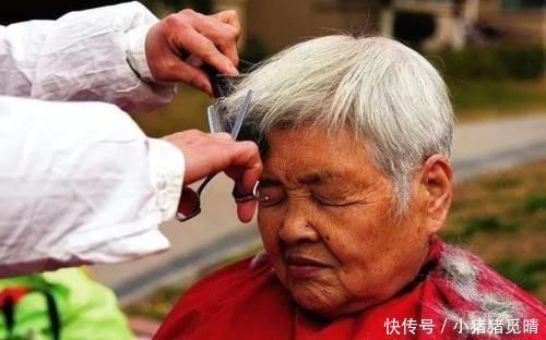 白发|用土豆皮熬水染发,白发也能变黑发?专家告诉你真正染发的办法