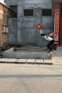 |搞笑GIF：有解释一下的吗，这是怎么回事