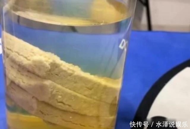 压缩饼干为什么抗饿看看泡水24小时的样子,网友怕了怕了