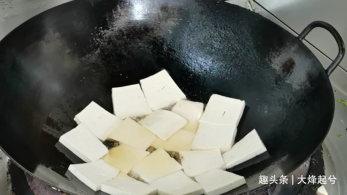 家常菜豆腐回锅肉,鲜香美味又下饭,做法简单,上桌即扫光