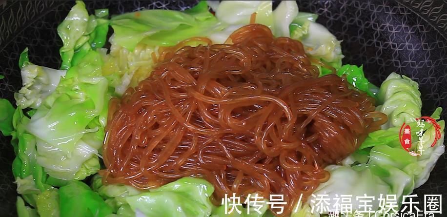 食用油|包菜炒粉条直接下锅是错的,教你小窍门,粉条不坨,入味又劲道