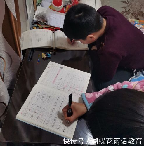 当家长|爸爸怒撕寒假作业,扔进浴缸,孩子边拣边痛哭!这只是孩子的错吗