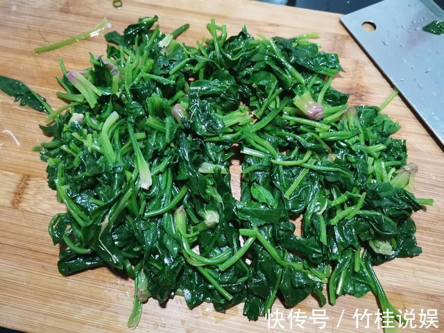 快手凉拌小菜，鸡蛋片凉拌菠菜段，颜色亮眼清爽可口