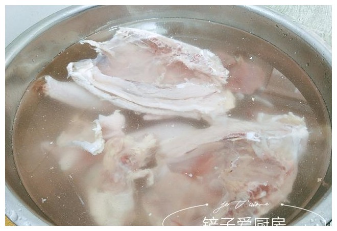 炖鸡汤需要焯水吗这步做错了，鸡肉发柴，放再多的料也不好喝