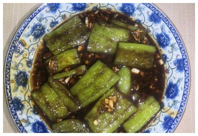 做虎皮青椒,有人干炸,有人油煎,大厨都不对,这才是正确做法