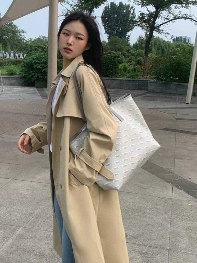 针织衫|风衣是秋天的标配,搭配牛仔裤气质绝了,年轻活力又高级大气