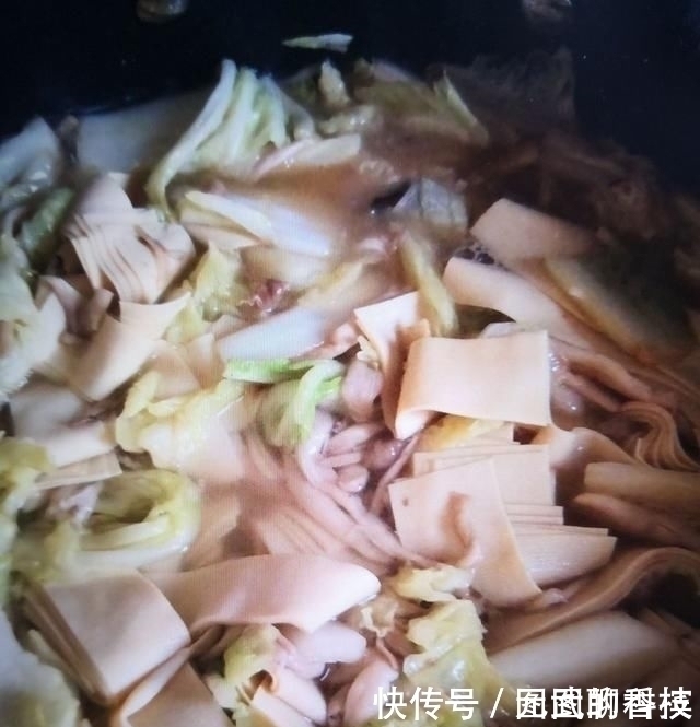 菇盖|它是肠道“通便器”,隔三差五吃一碗,排除黑臭宿便,抹平大肚腩