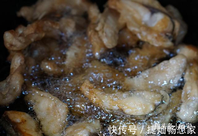 过年炸鱼块,别只知道挂面糊,这么做才正确,鱼块更香酥更入味