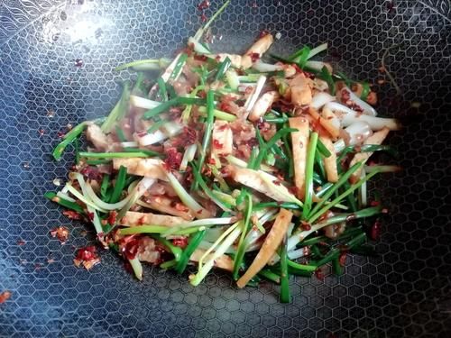 它被称为“菜中灵芝”，正大量上市，香嫩可口还开胃，才2元一斤