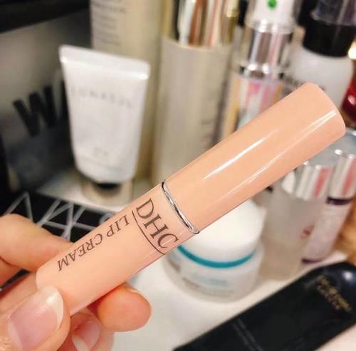 冬季润唇膏红黑榜，谁输谁赢？光说不练假把式，不服现实碰一碰！