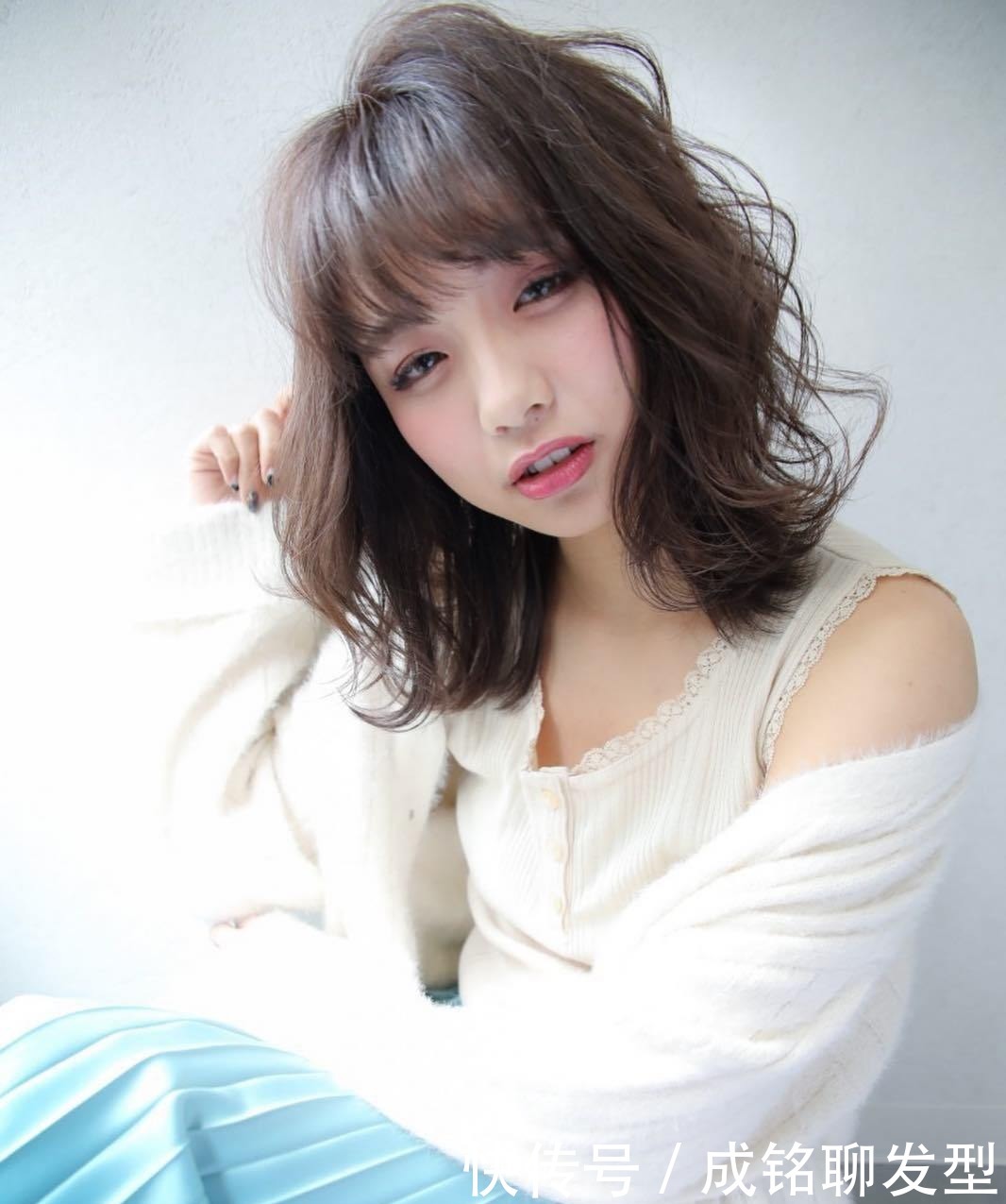 10款适合圆脸的中卷发,软弹柔卷时尚减龄,空气刘海显小又瘦脸