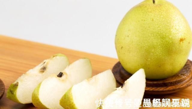 冰糖雪梨|老人孩子咳嗽,别再煮梨水了,用这植物泡梨,温肺祛痰