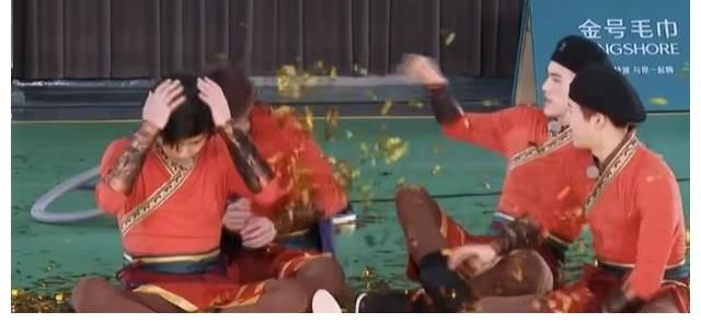 離開《青春環游記》后，周深再接上星綜藝，看到搭檔，又是他