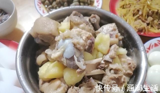 麻辣卤鸭|今天回娘家，妈妈做了一大桌子的菜，都是妈妈的味道！