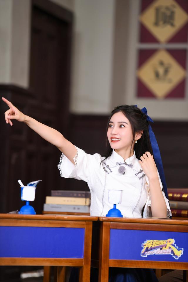 学生装|Angelababy再扮民国女学生,都当妈的人了,少女感却不输95后