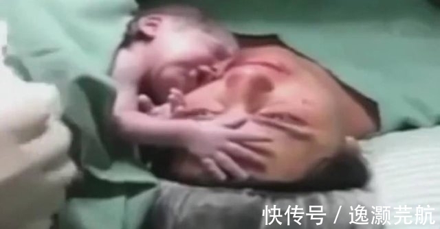 妈妈|妈妈刚刚生下孩子就停止心跳，宝宝伸手摸着母亲脸庞，奇迹出现了