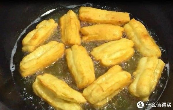 做油条时，不要用酵母发面，只需加点它，油条蓬松又酥脆