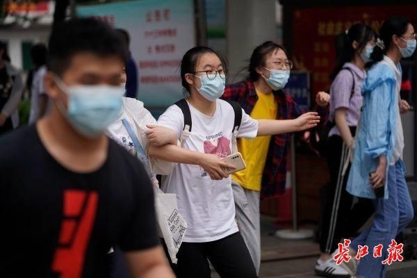 社保卡|①今年“三伏”加长②中考答案来了可估分③武汉夜游指南发布｜今日大武汉