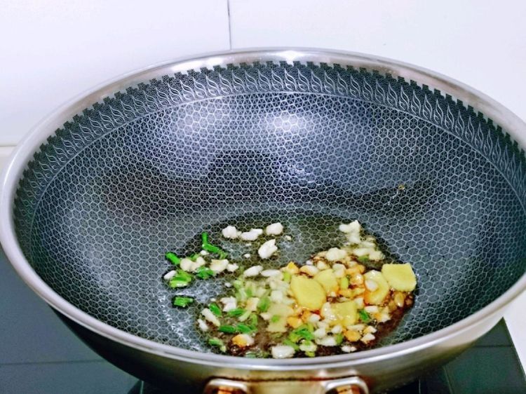 懒人版|懒人版排骨焖饭快速做法，米饭排骨蔬菜一锅端，吃一次就上瘾