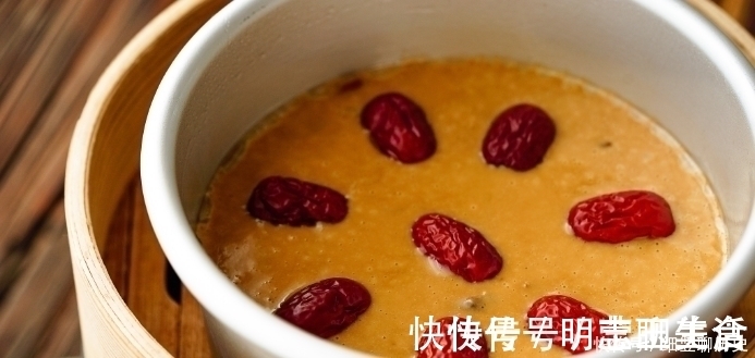 香甜|一碗面粉四个鸡蛋,无需揉面发酵,松软香甜,一出锅全家抢着吃!