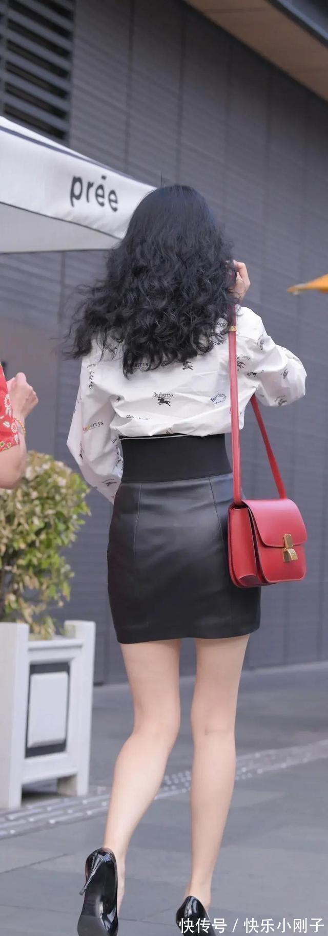 阔腿裙 女生们都应该拥有一件吊带连衣裙,版型风格精致轻柔,轻松舒适