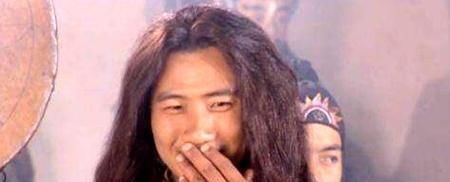 萧峰@金庸送她几百套绝技,她可一招秒杀萧峰,却被人打成残废,很丢脸