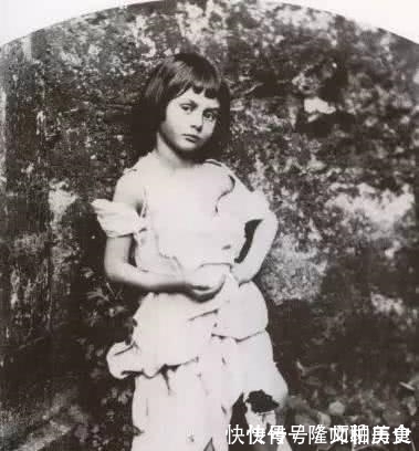 爱丽丝漫游奇境记|19岁读牛津的数学天才,科学专著一堆,世界只记住他的扯淡小说