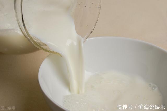 纯牛奶加热的正确方法是?盒装和袋装有啥区别?今天一次讲清楚