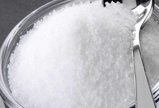 早上洗脸水中加一物，50岁皮肤不长斑，没有皱纹更不显老