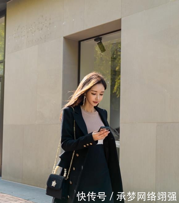 针织|美女珠珠:幻彩粉黑混搭俏皮针织及膝裙!