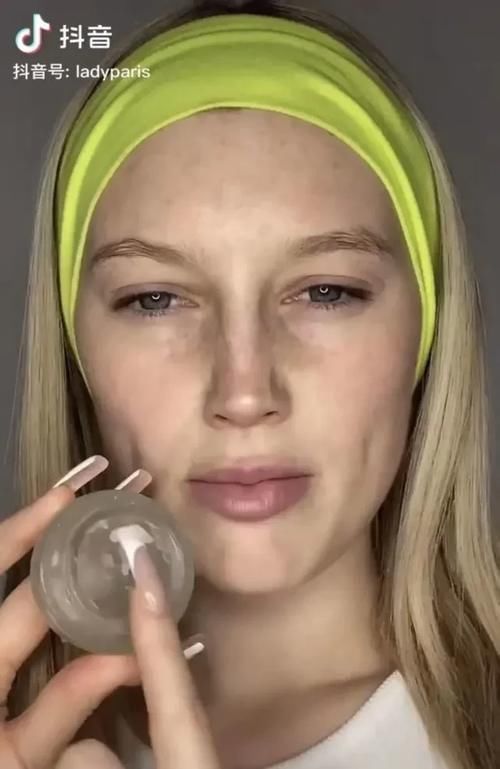 底妆|震惊|这奇怪的化妆法连我们都差点信了!!!!!!!