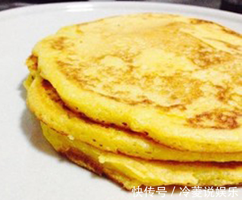 玉米面新做法,开水一烫,筷子一搅,一个就能解决全家人早餐