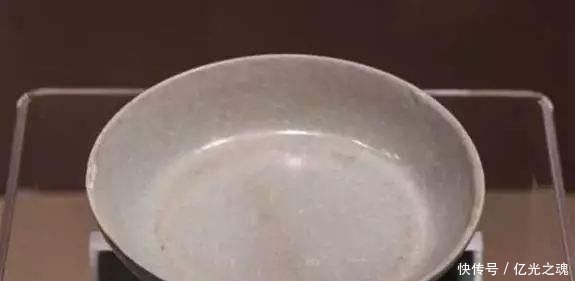 马未都在日本捡漏一只汝窑,谁问价钱他都不说,专家估值不下3亿!