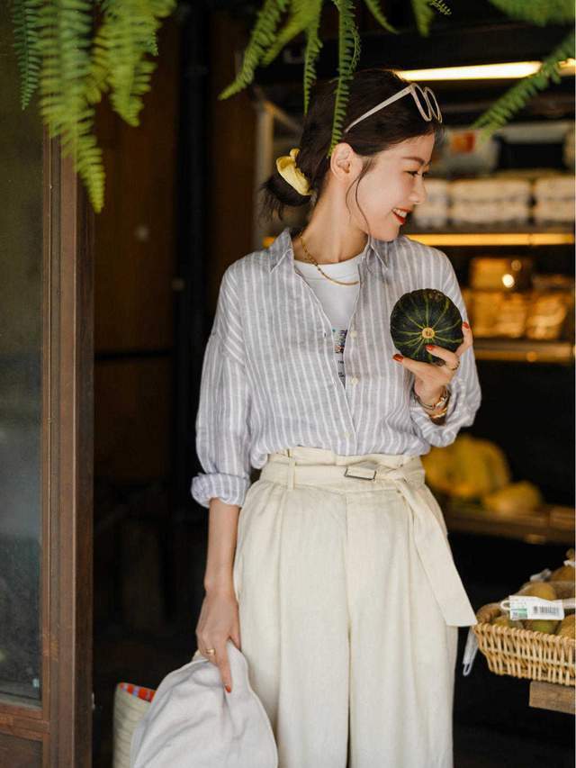 我们不一样|优雅不分年龄,条纹衬衫搭配阔腿裤显高又显瘦,还能提升气质感